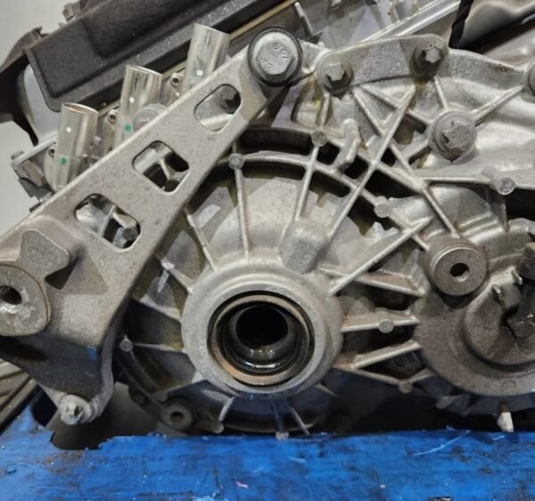 OEM I8 I12 I15 AWD Electric Engine Motor AT Transmission Assembly - Image 8