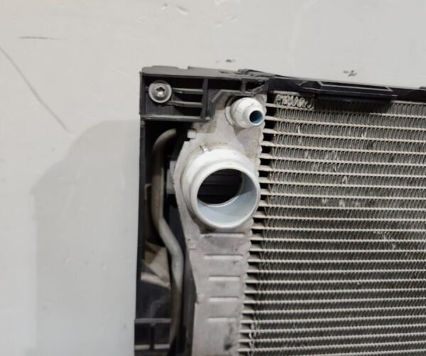 OEM BMW F80 F82 F83 M3 M4 S55 coolant radiator AC condenser w/fan set - Image 6