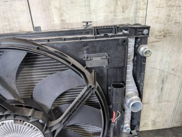 OEM BMW F80 F82 F83 M3 M4 S55 Coolant Radiator AC Condenser Fan Shroud S55 SET* - Image 3