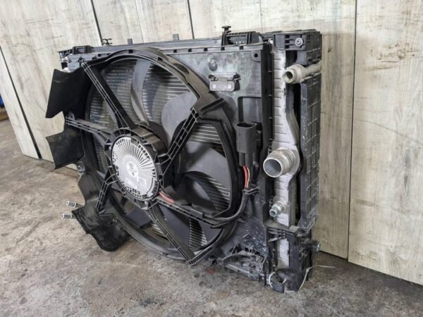 OEM BMW F80 F82 F83 M3 M4 S55 Coolant Radiator AC Condenser Fan Shroud S55 SET* - Image 2
